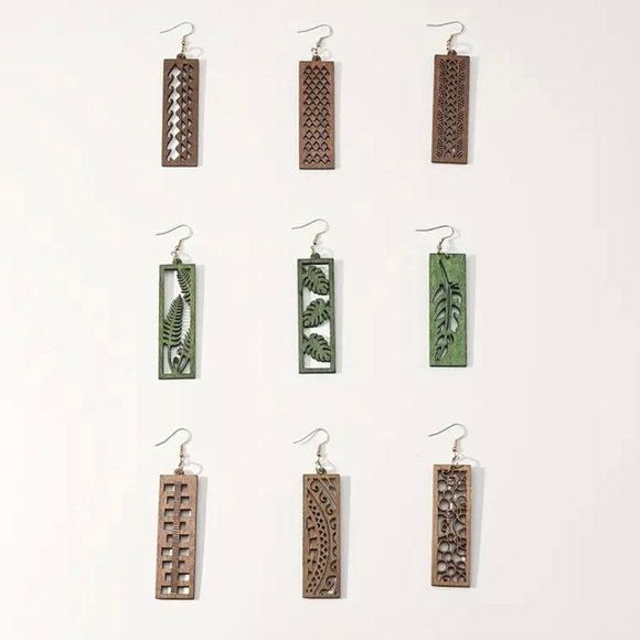 ⭐️ 5 for $25 Natural Wood Brown Painted Lightweight Carved Earrings - Picture 6 of 7